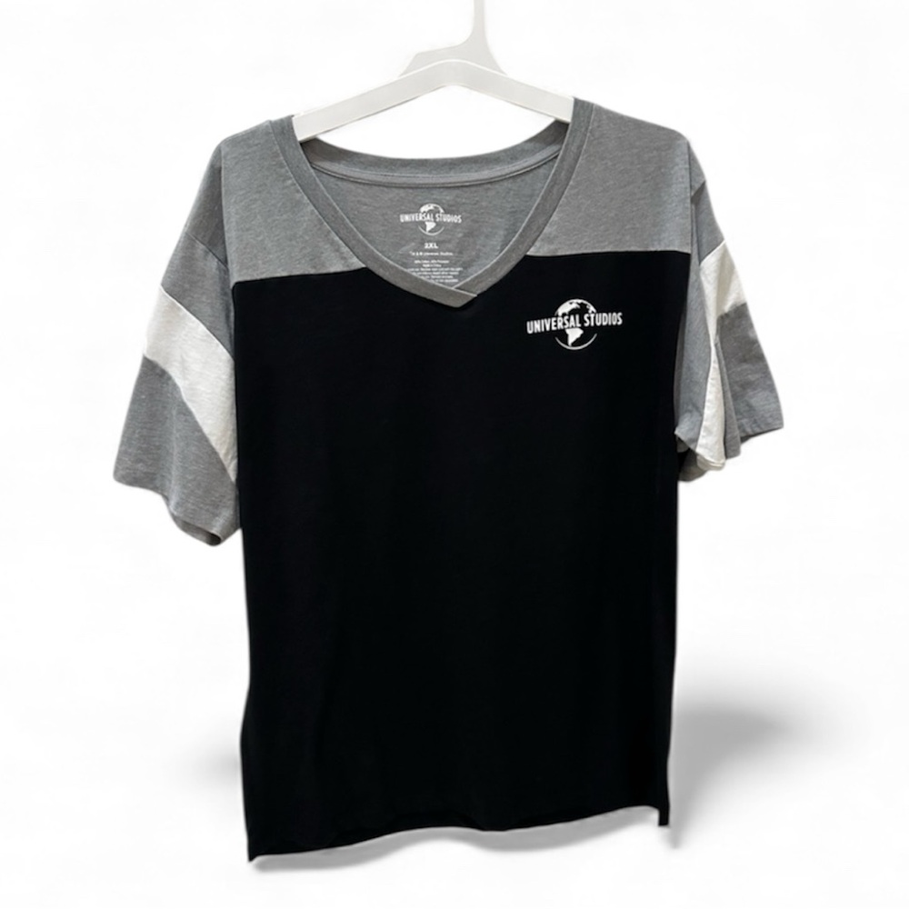UNIVERSAL STUDIOS black V-neck raglan T-shirt size 2X